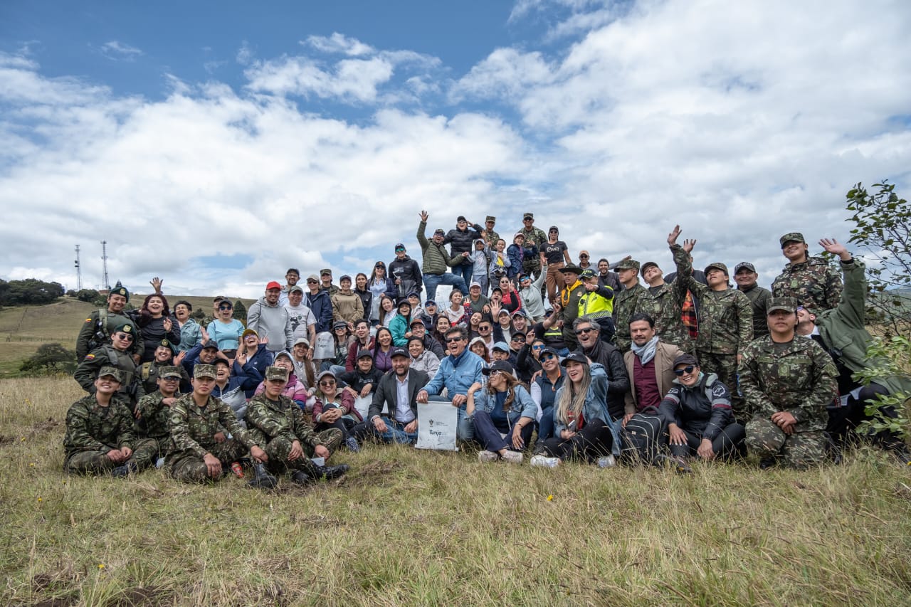 Cancillería lidera siembra de más de 800 árboles en Boyacá como parte del Proyecto Corredor Ecológico 