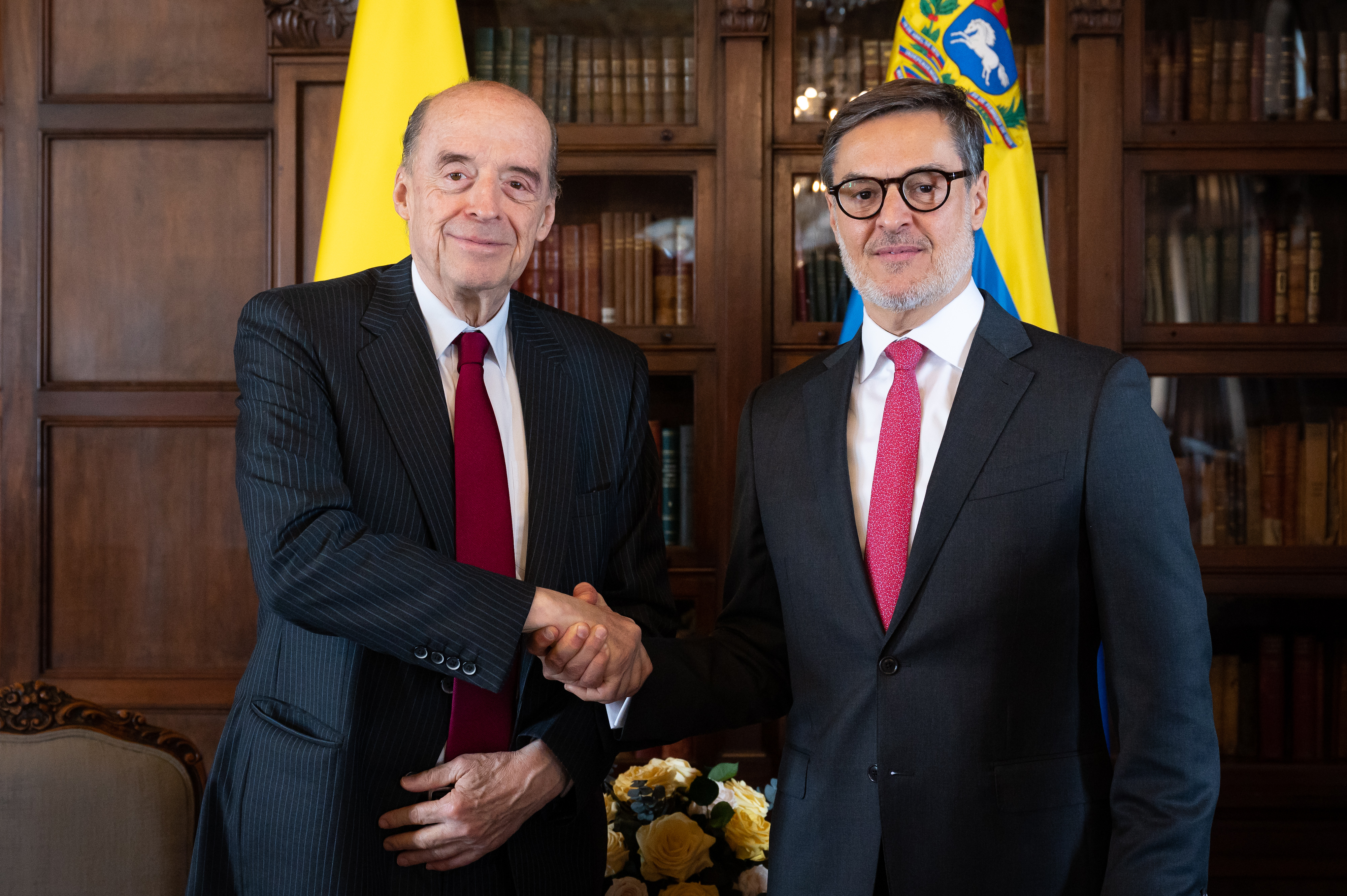 El Ministro de Relaciones Exteriores y Paz, Álvaro Leyva Durán, recibió copia de Cartas Credenciales del nuevo embajador de Venezuela en Colombia, Félix Plasencia