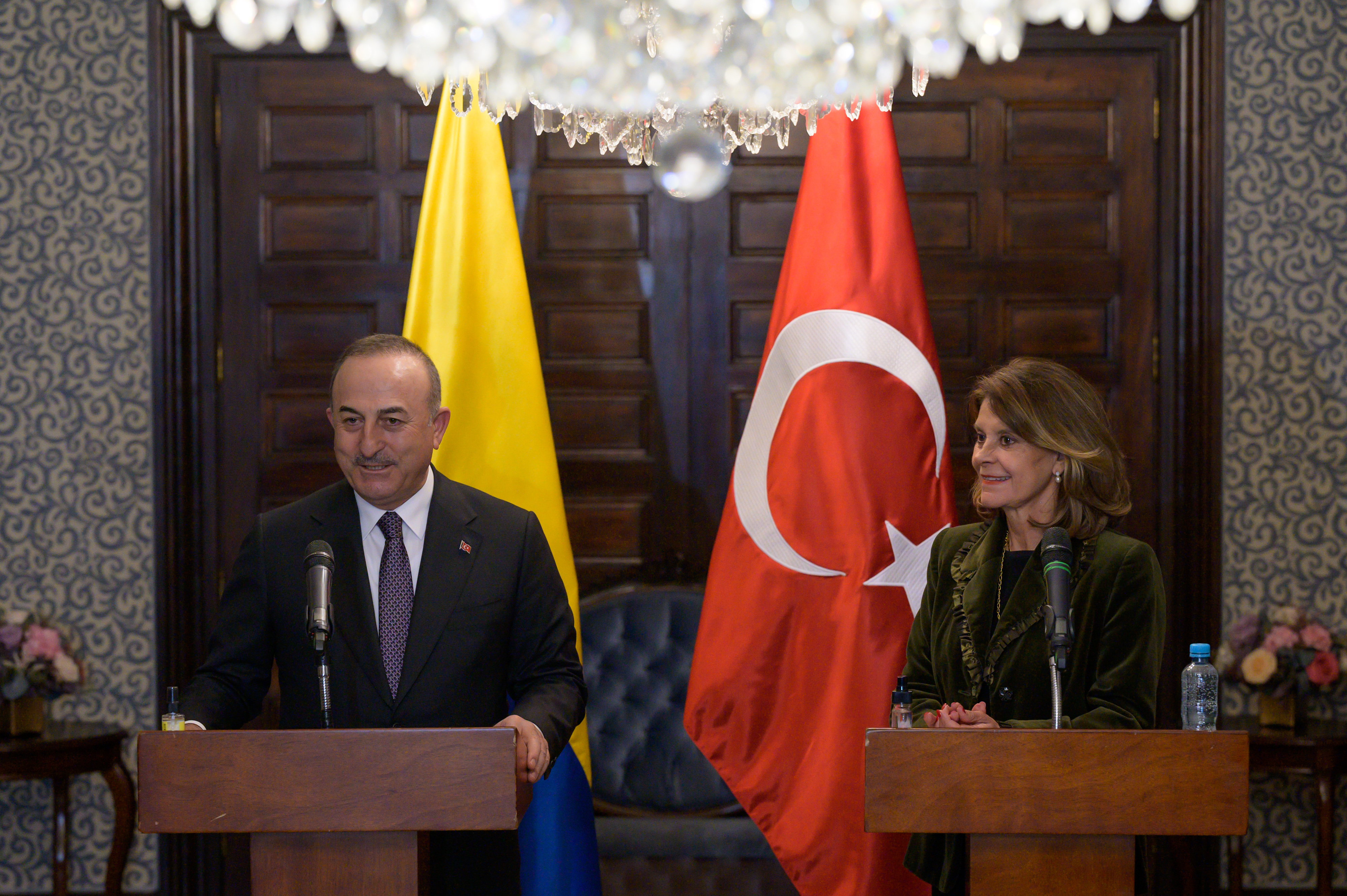Cancilleres de Colombia y Turquía fortalecen asuntos económicos y de cooperación