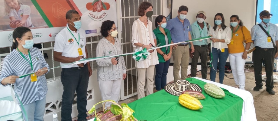 Directora para el Desarrollo y la Integración Fronteriza de Cancillería inauguró punto de acopio veredal de cacao en Cesar