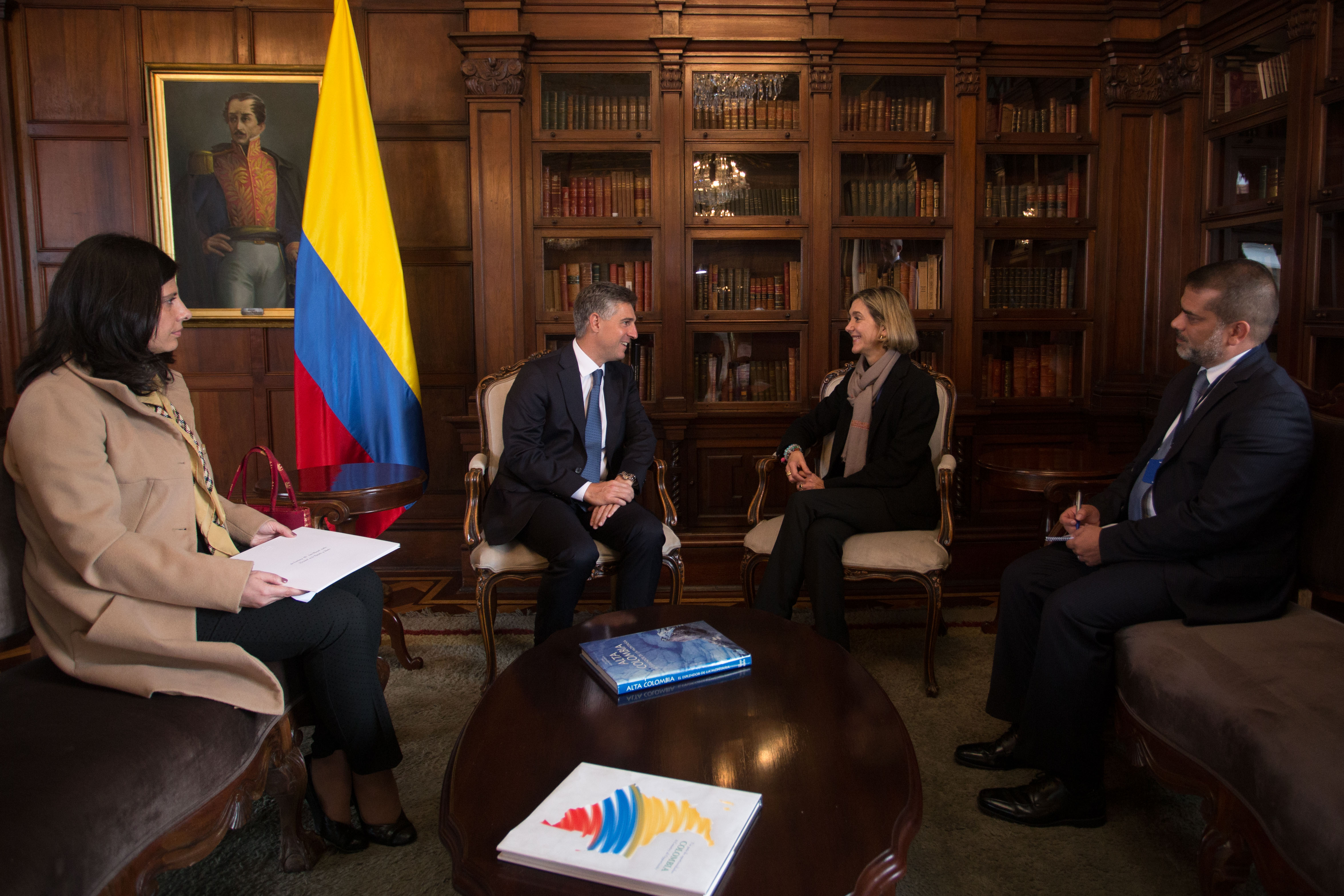 Viceministra de Relaciones Exteriores recibió copia de cartas credenciales del Embajador de Líbano en Colombia