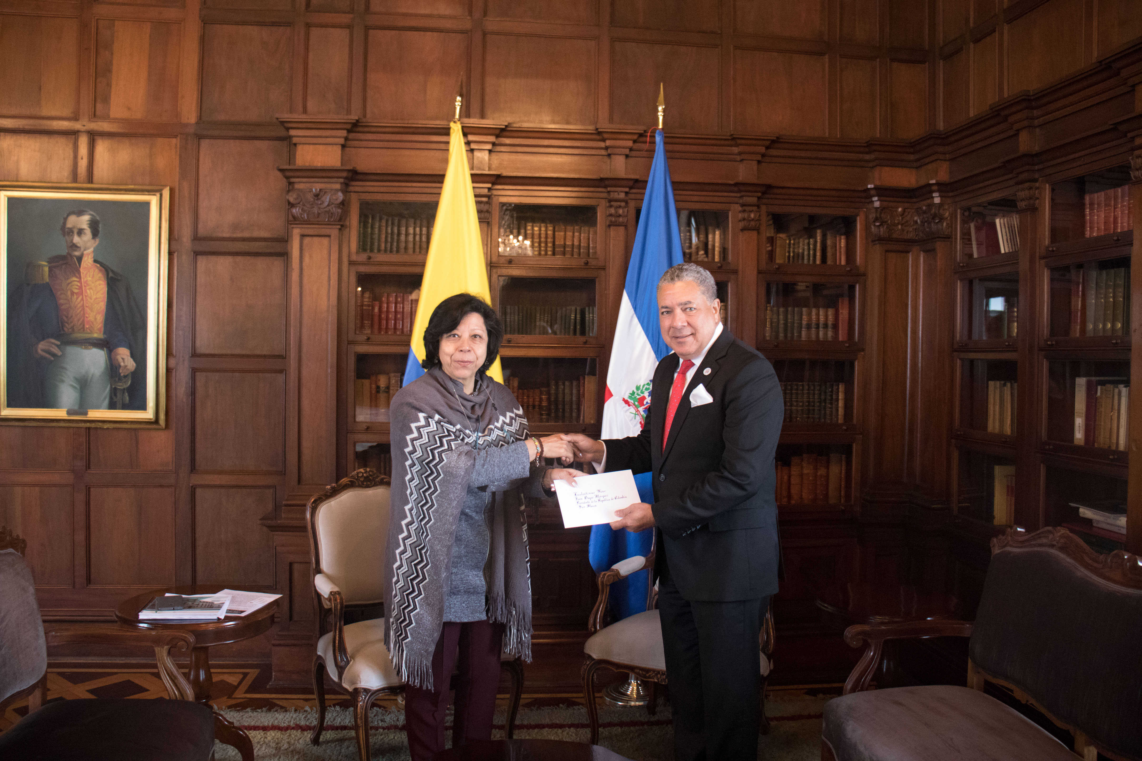 La Viceministra de Relaciones Exteriores recibió las copias de estilo de cartas credenciales del Embajador de República Dominicana en Colombia