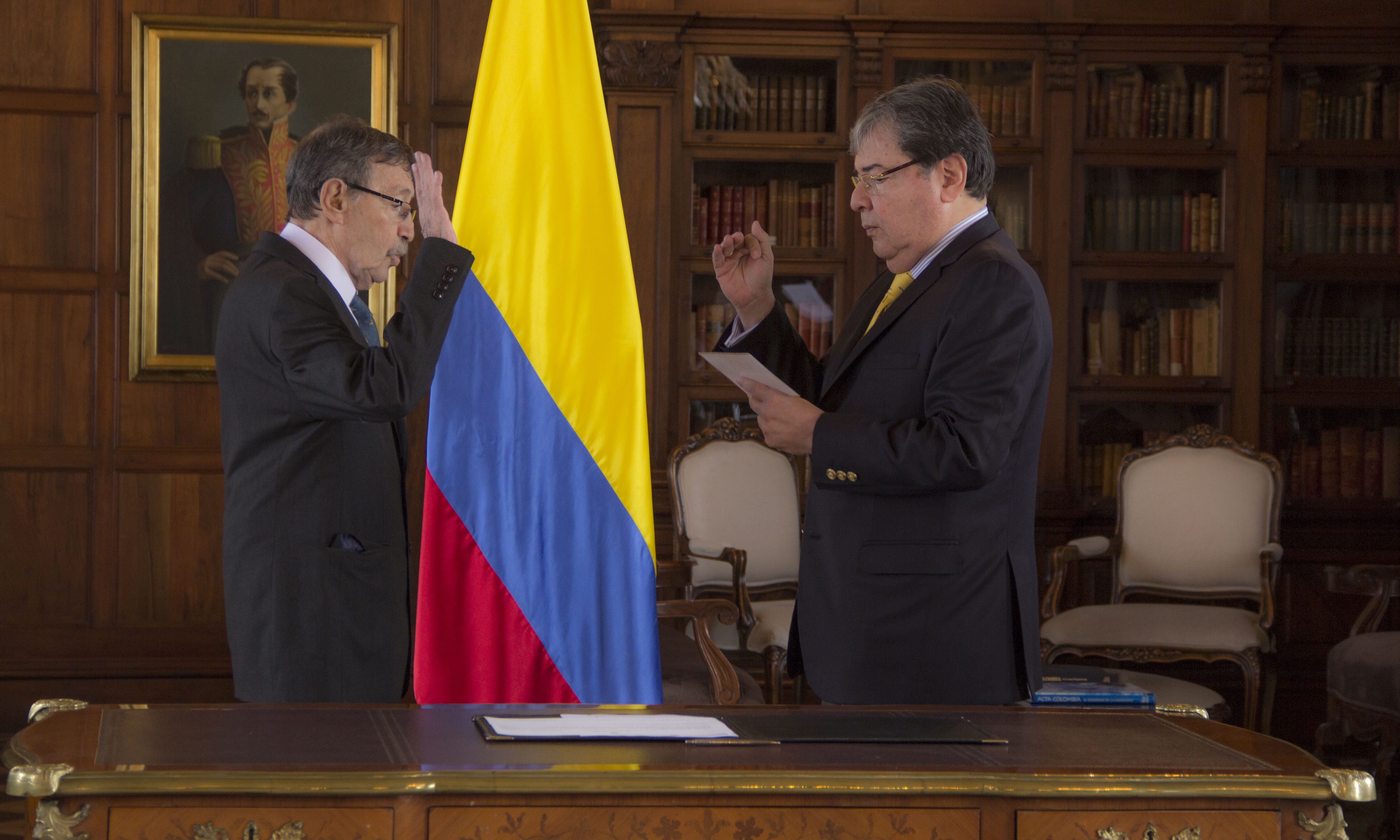 Canciller Carlos Holmes Trujillo posesionó al Embajador de Colombia ante Chile, Rafael Rendón