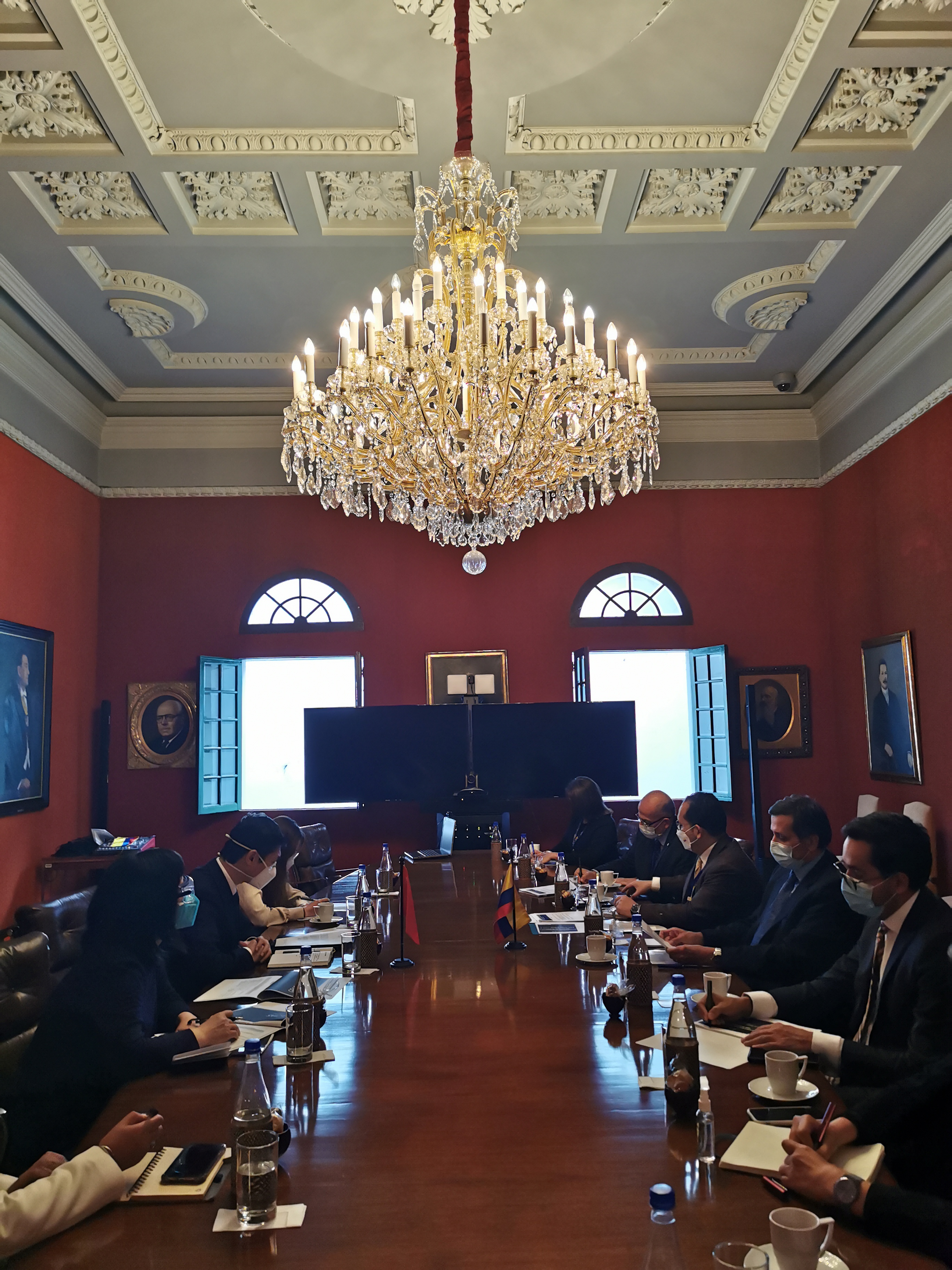 Viceministro de Relaciones Exteriores se reunió con el Embajador de China en Colombia y con el Director de la DIAN