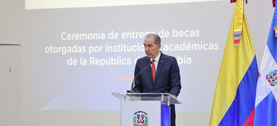 Instituciones de educación pública y privada de Colombia oficializaron la oferta de más de 10 mil becas para estudiantes de República Dominicana