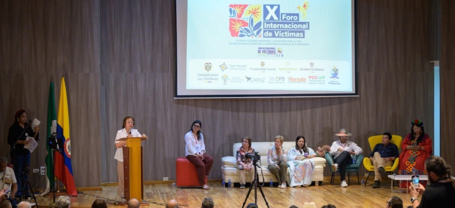 Trabajamos activamente por una diplomacia que reconozca, acompañe y dignifique a las víctimas que tuvieron que abandonar nuestro país: Canciller Yolanda Villavicencio