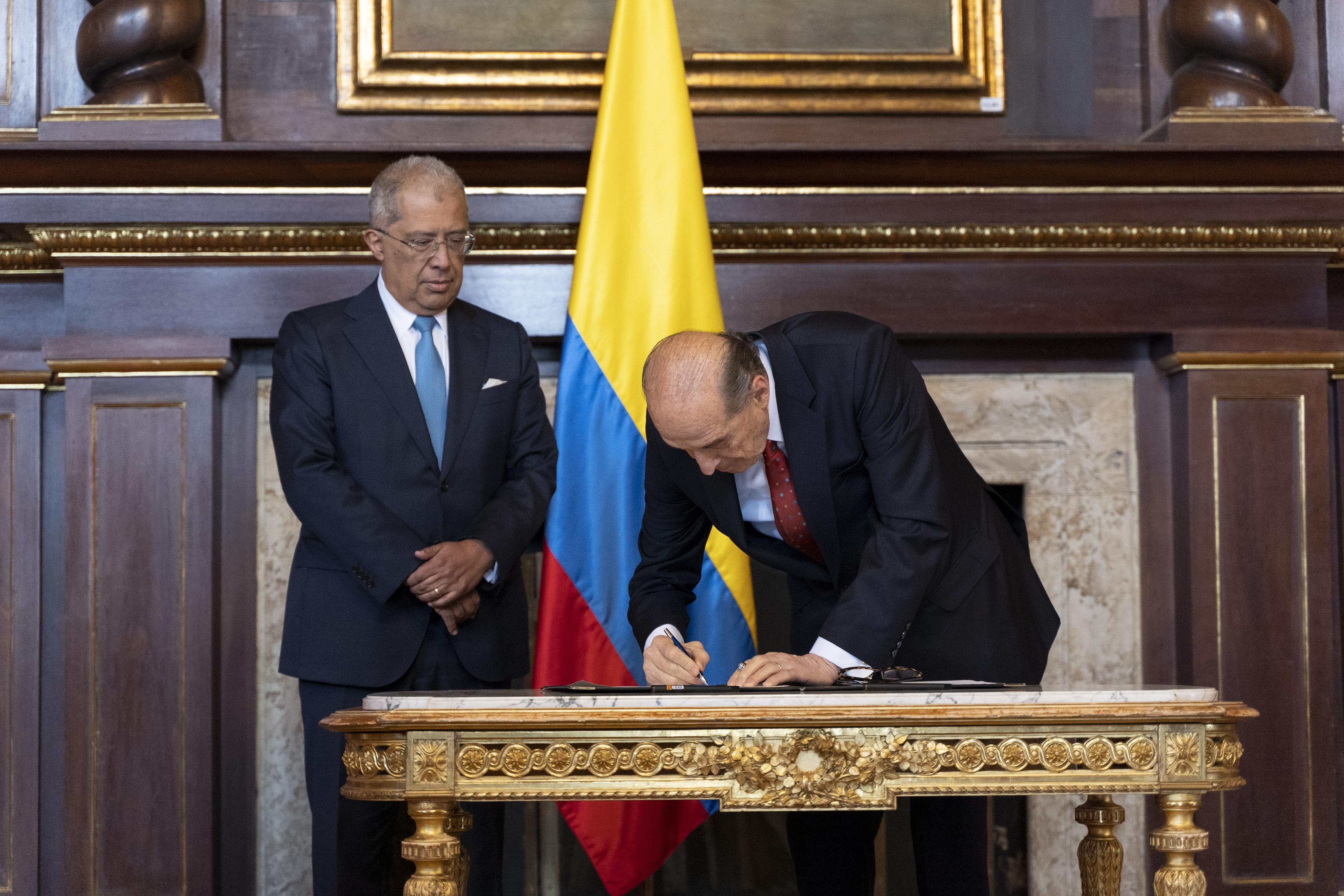 Ministro Álvaro Leyva Durán posesionó al Embajador de Carrera de Diplomática, Francisco José Coy Granados, como nuevo Viceministro de Relaciones Exteriores