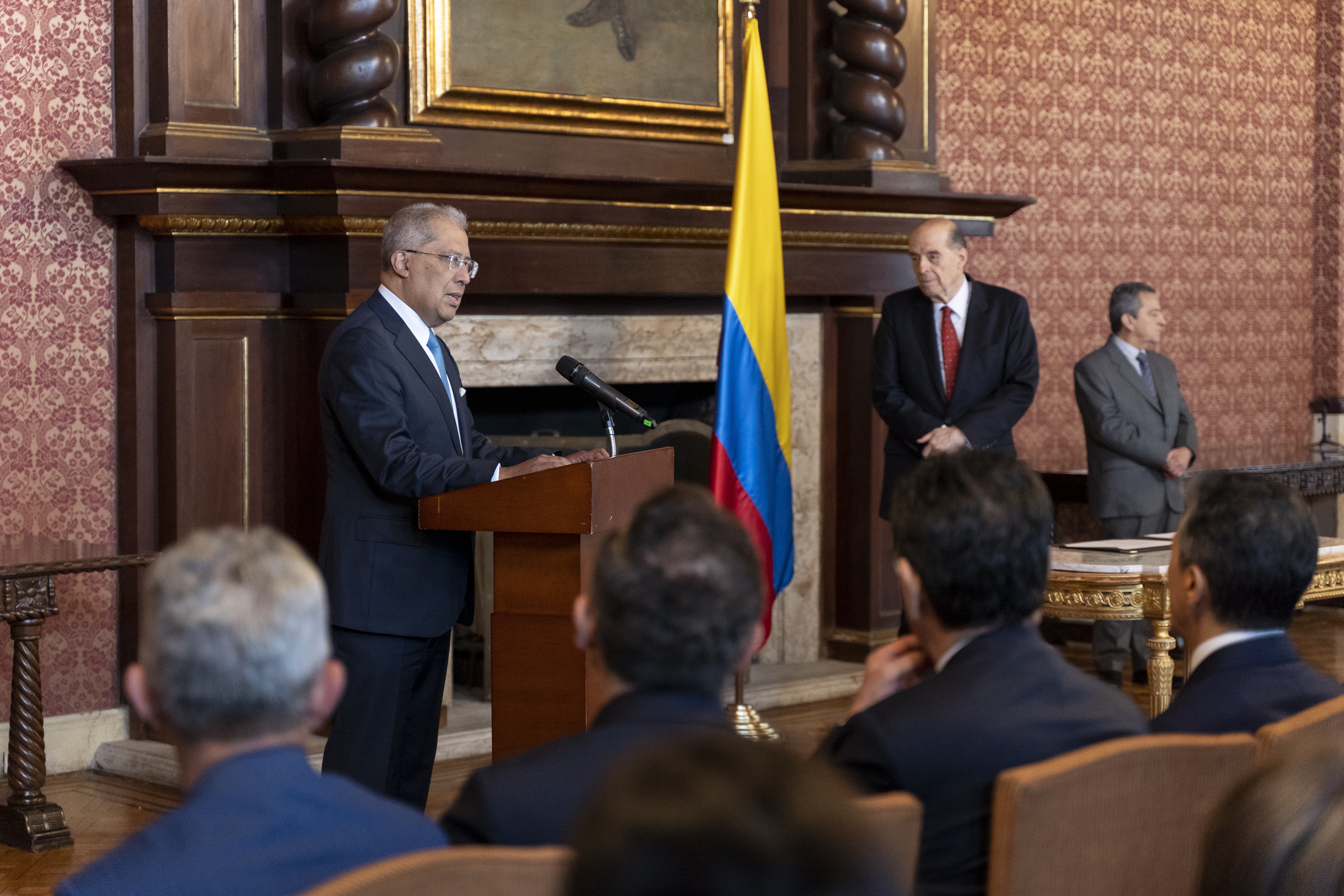 Ministro Álvaro Leyva Durán posesionó al Embajador de Carrera de Diplomática, Francisco José Coy Granados, como nuevo Viceministro de Relaciones Exteriores