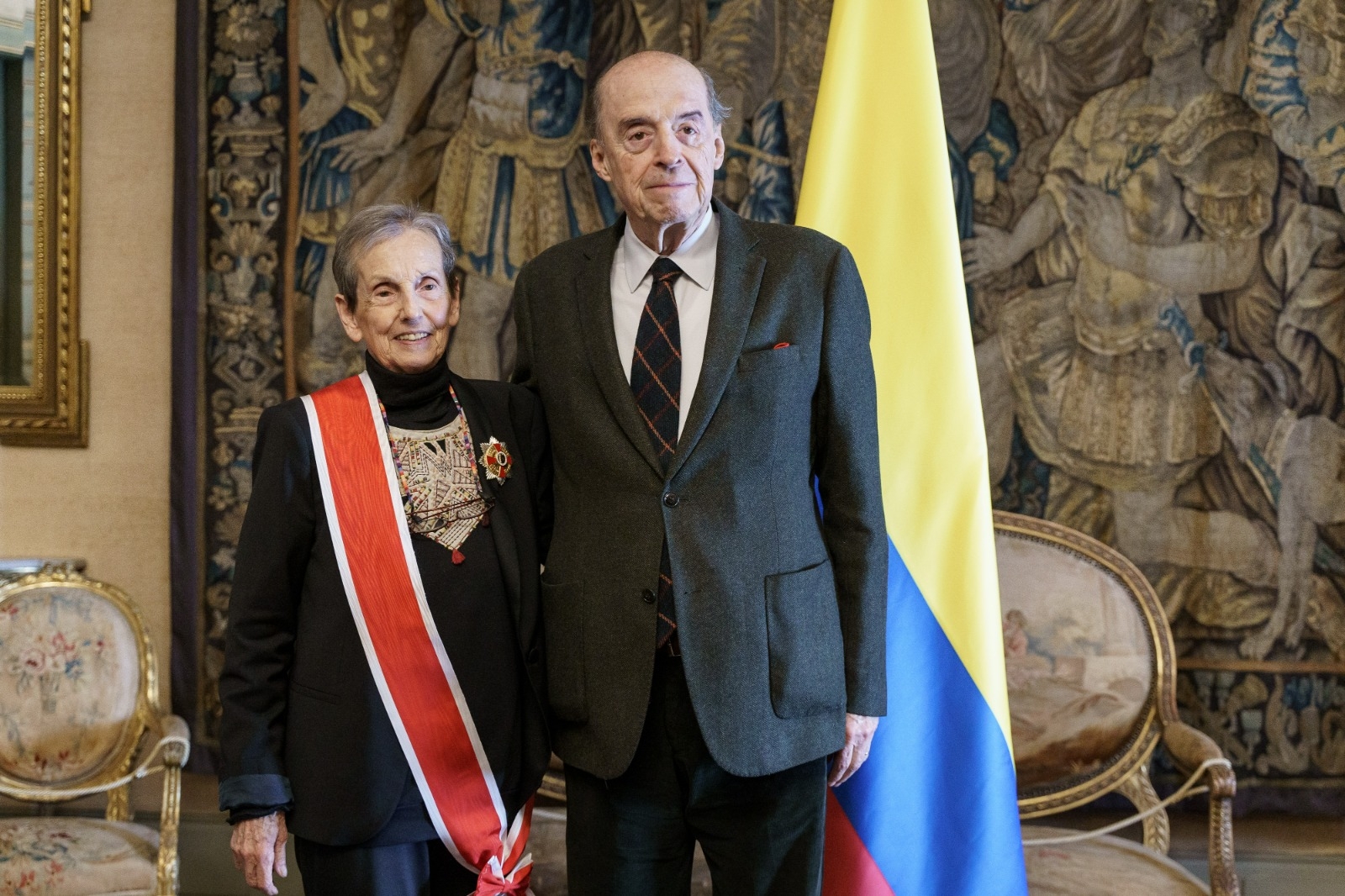 Por primera vez en los más de 213 años de historia del país, el Estado Colombiano condecora a una mujer por su trabajo en la reivindicación de los derechos humanos de las mujeres y su contribución al Movimiento Feminista