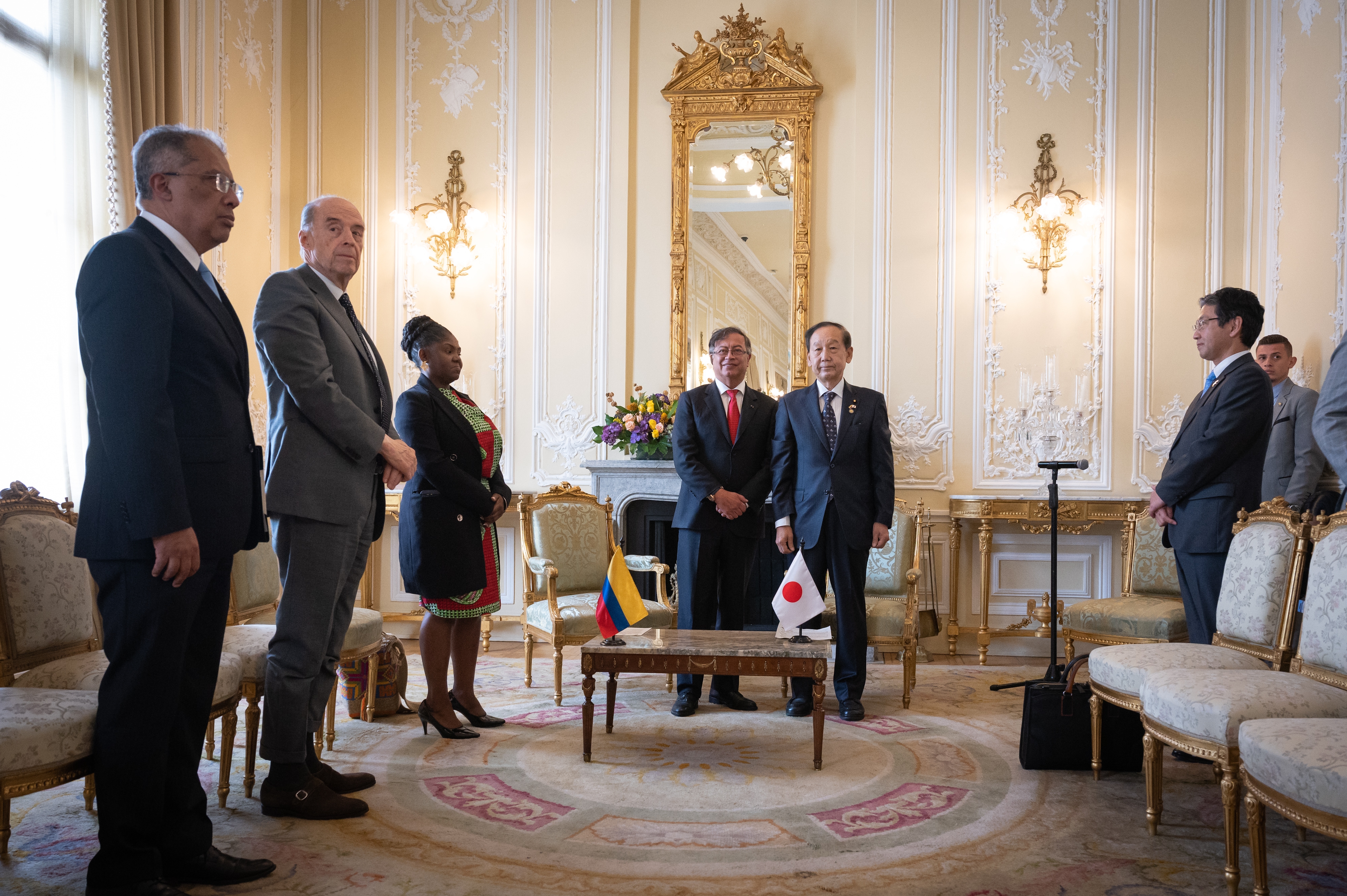 Recibimos junto al Presidente Gustavo Petro, la Vicepresidenta Francia Márquez, y Canciller Álvaro Leyva al Presidente de la liga parlamentaria de Amistad entre Japón y Colombia