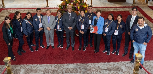 Ocho jóvenes nadadores del Amazonas participarán en el octavo intercambio deportivo con Polonia