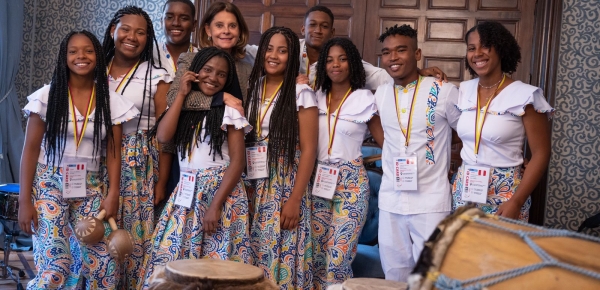 Jóvenes de Cartagena y de Chocó participan en intercambios culturales y deportivos en Perú y Chile