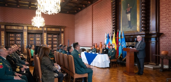 Grupo de coroneles y capitanes de Navío finalizaron el Diplomado de Política Exterior para Agregados Militares 2024
