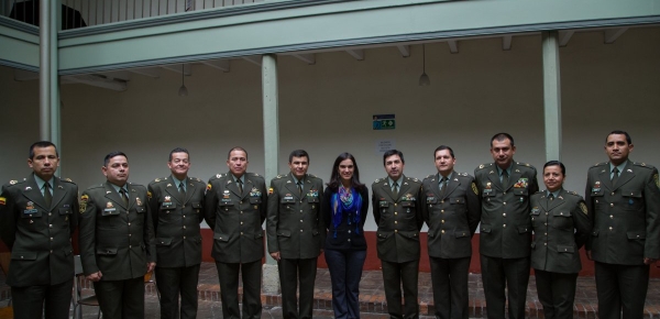Directora de la Academia Diplomatica con  los agregados de la Policía Nacional que son designados en diferentes países