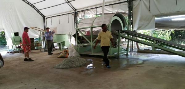 El proyecto de manejo de residuos sólidos en San Andrés llevado a cabo en alianza con el Plan Fronteras para la Prosperidad, la Fundación Bavaria, O-I Peldar y CORALINA fue visitado por el Director de Valor Ambiental de SABMiller 