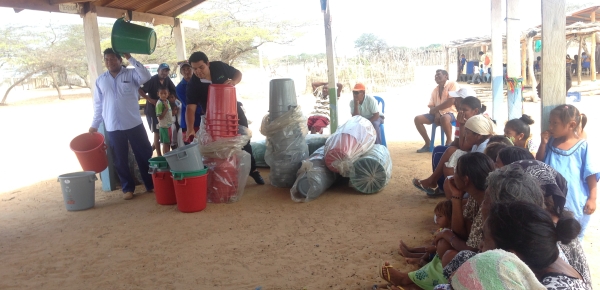 Plan Fronteras para la Prosperidad de la Cancillería y la fundación Ecosfera entregaron a la comunidad Wuayúu-Playa kits para separación de residuos en los hogares 