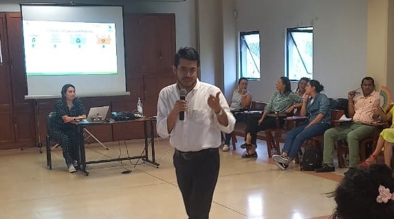 Foto de los participantes en el taller