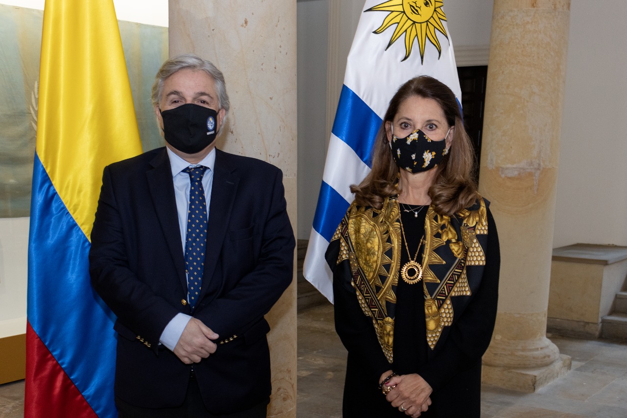 Vicepresidente y Canciller firma acuerdo de doble tributación para prevenir la evasión fiscal e impulsa la cooperación consular con Uruguay